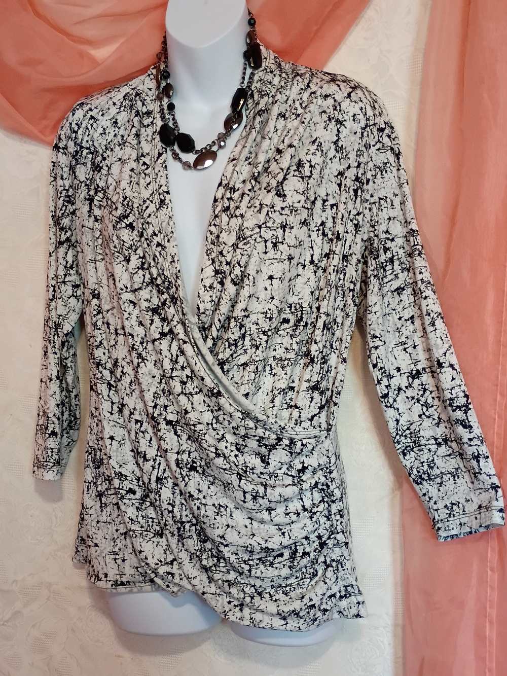 Chaus Ladies Black & White Abstract Printed Wrap Blouse Sz Lg